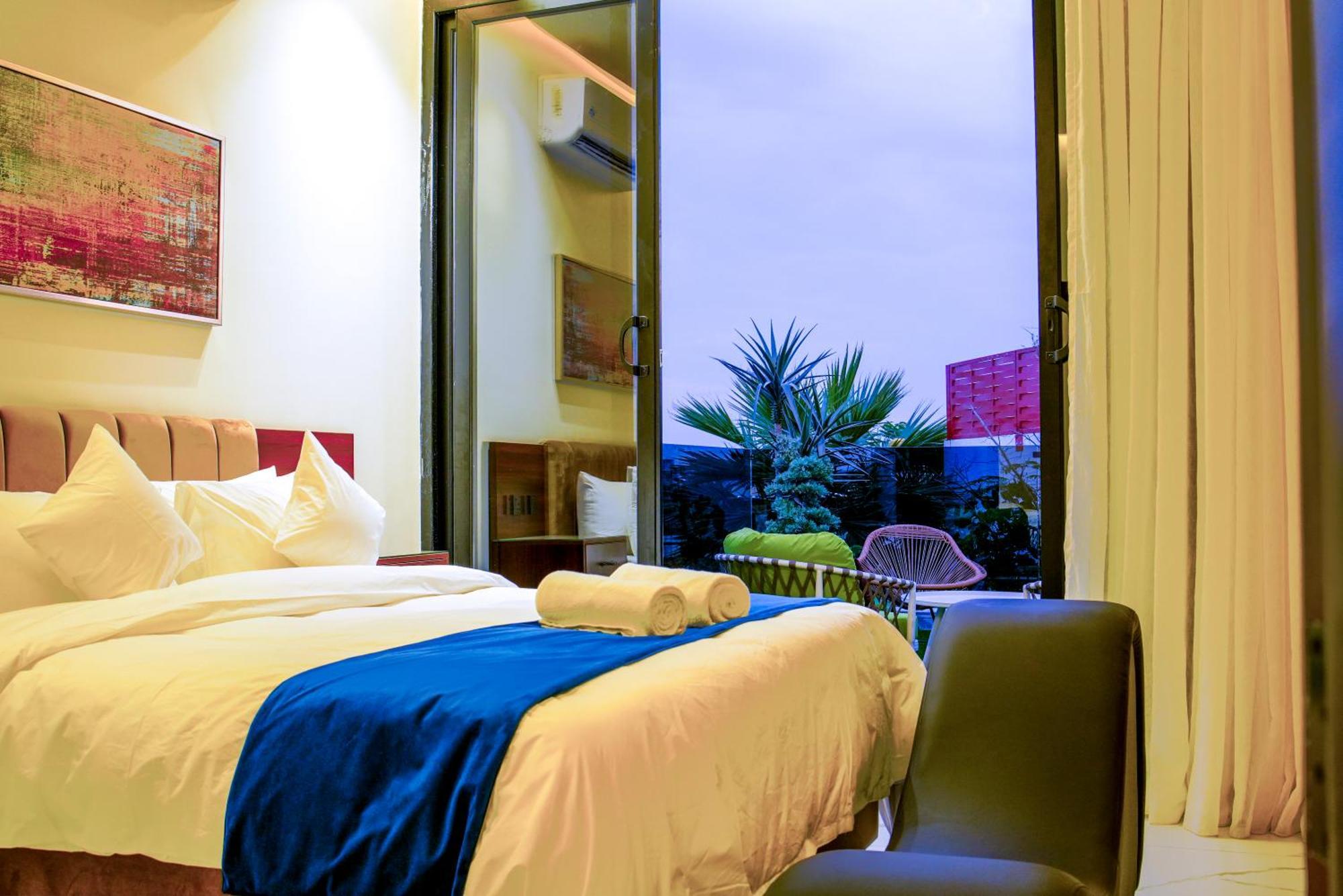 Resort The Land *