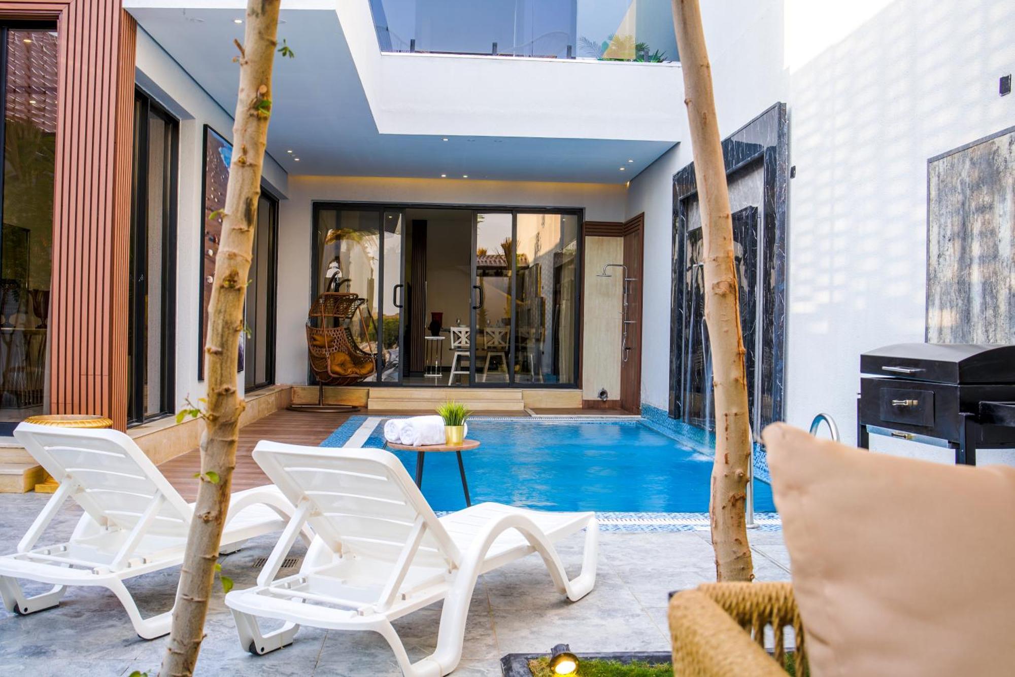 Resort The Land *